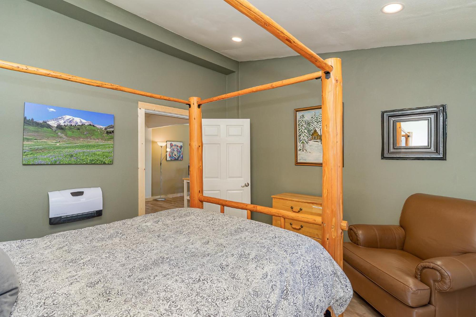 Bear's Den Hideaway With Hot Tub Holiday home *