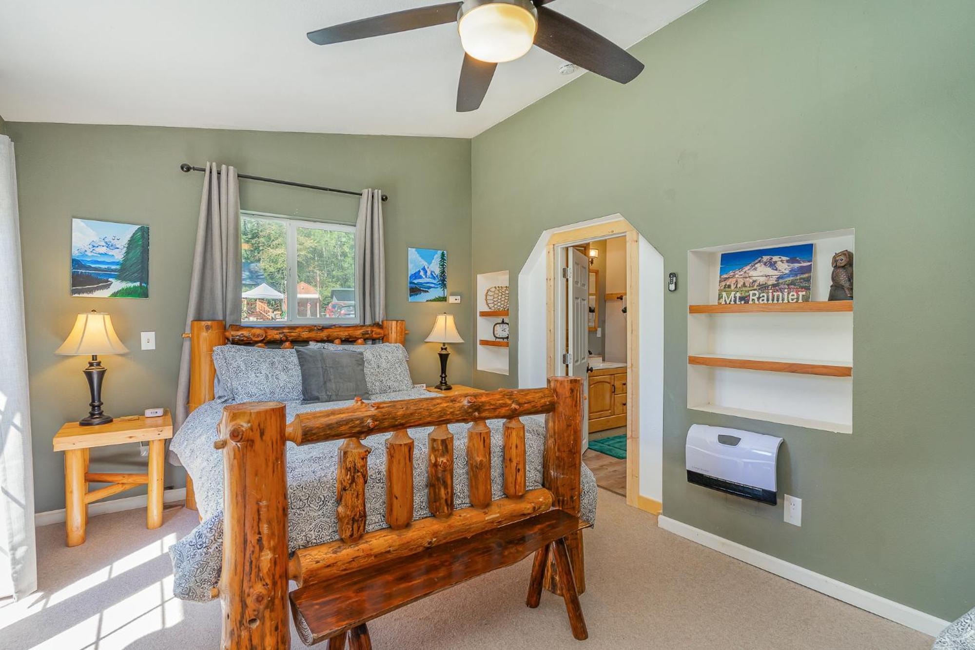 Bear's Den Hideaway With Hot Tub Ashford