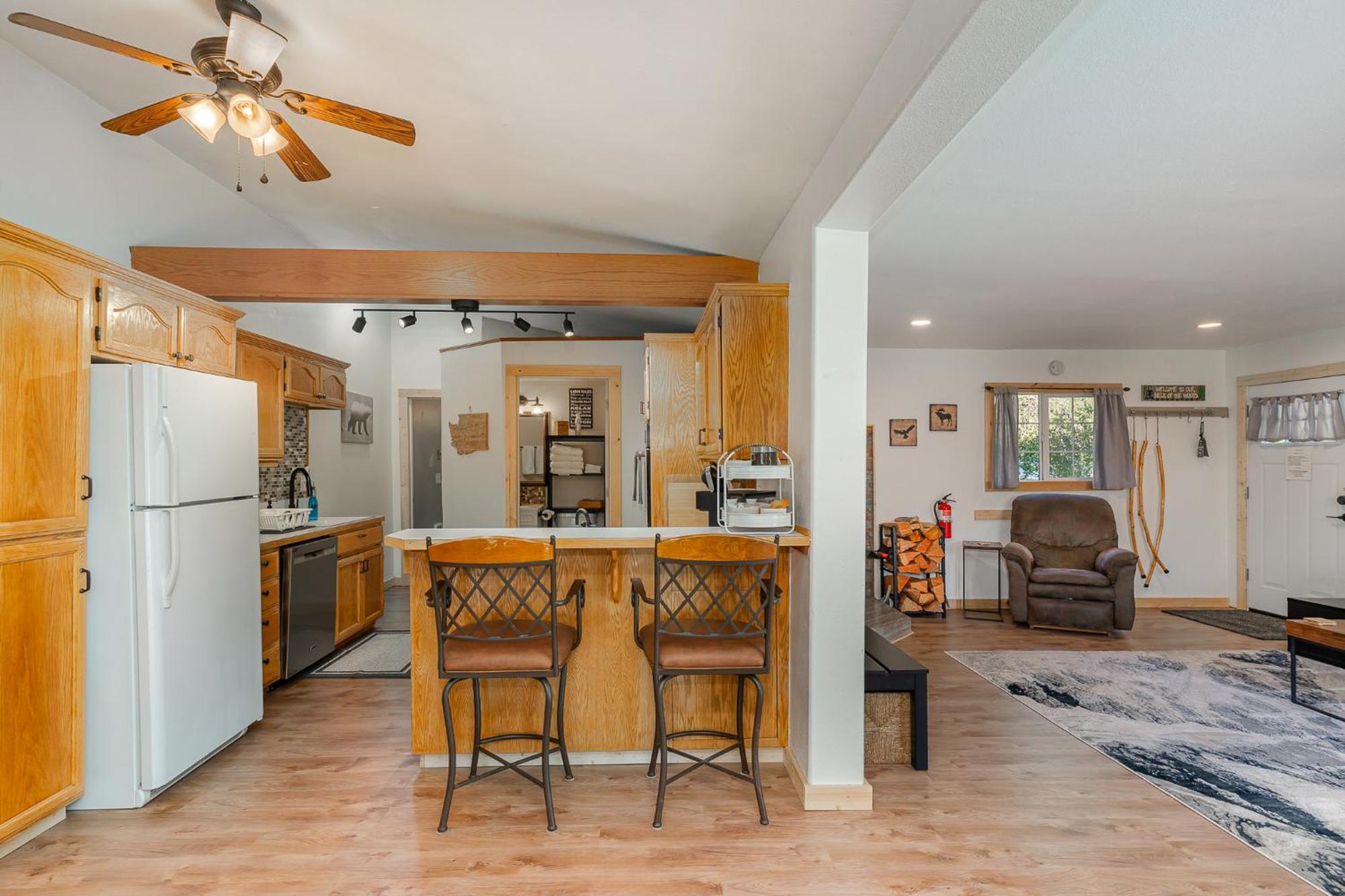 Bear's Den Hideaway With Hot Tub Holiday home