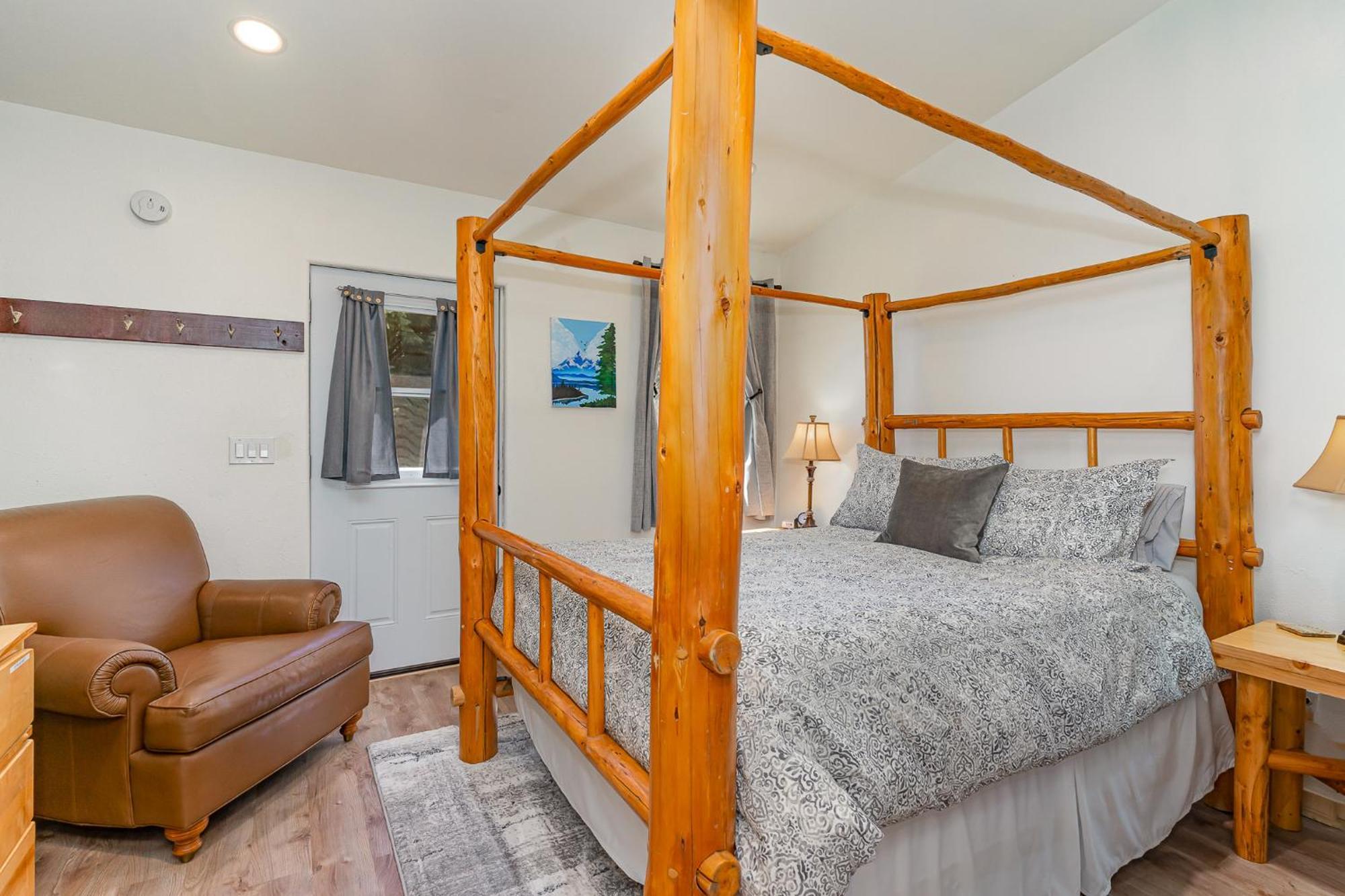 Holiday home Bear's Den Hideaway With Hot Tub