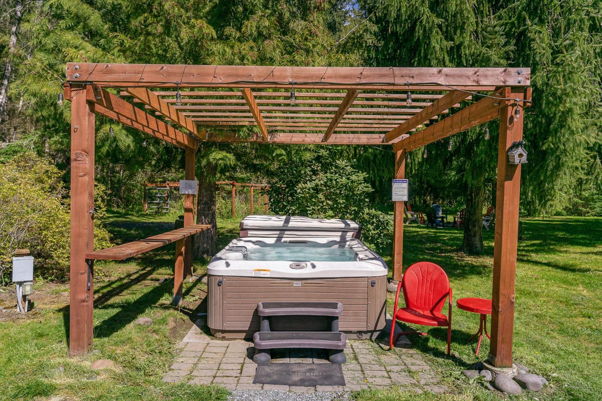 Holiday home Bear's Den Hideaway With Hot Tub Ashford