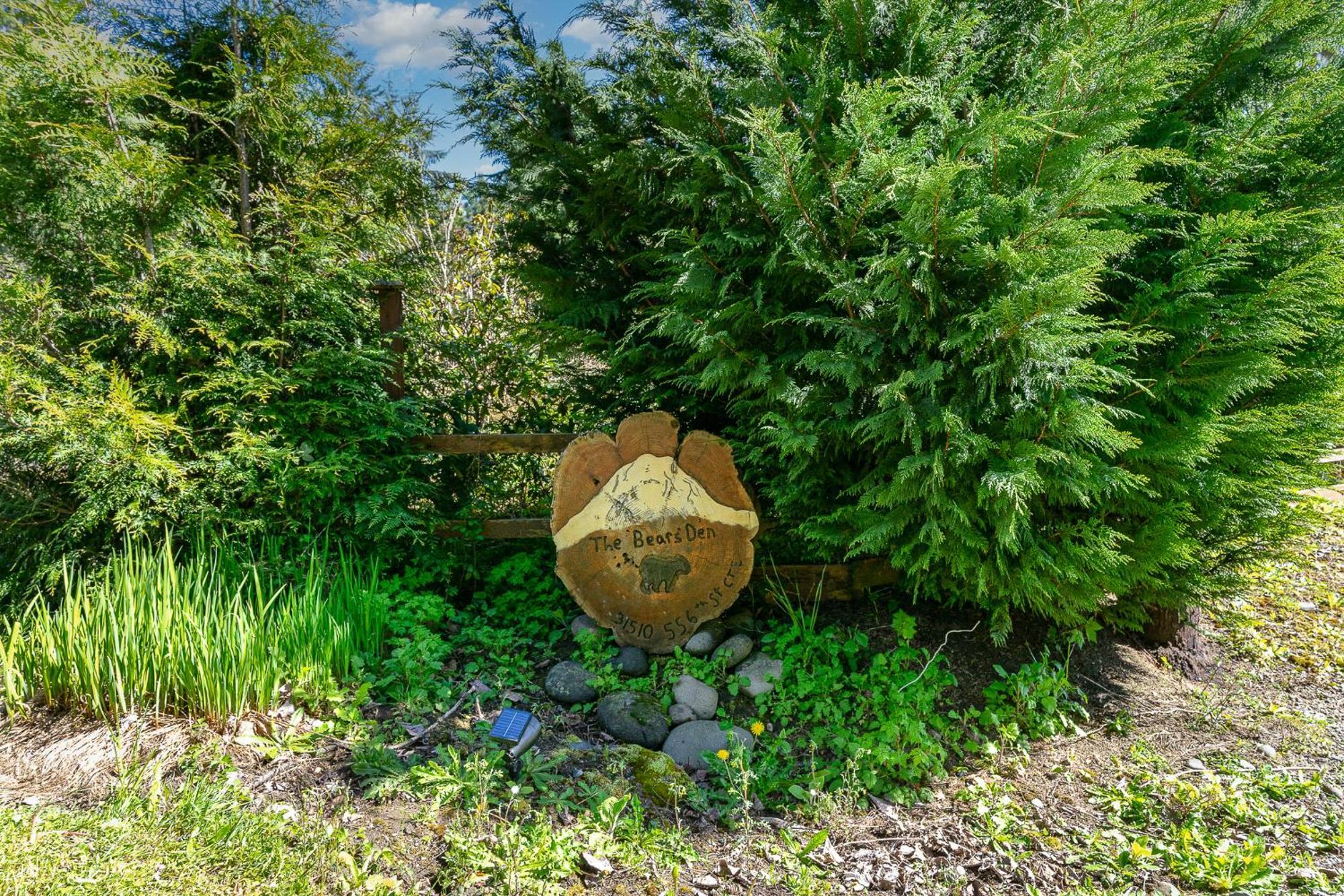 Bear's Den Hideaway With Hot Tub